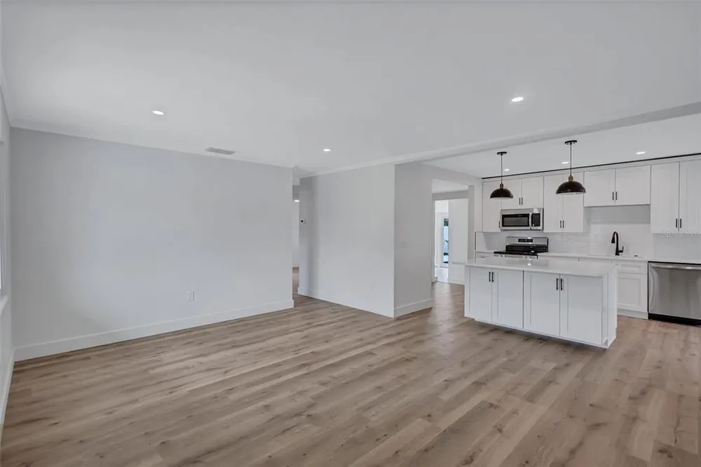 2647 Sydelle St, Sarasota, FL 34237-6305