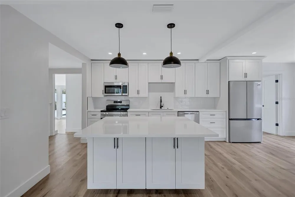 2647 Sydelle St, Sarasota, FL 34237-6305
