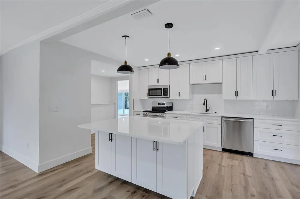 2647 Sydelle St, Sarasota, FL 34237-6305