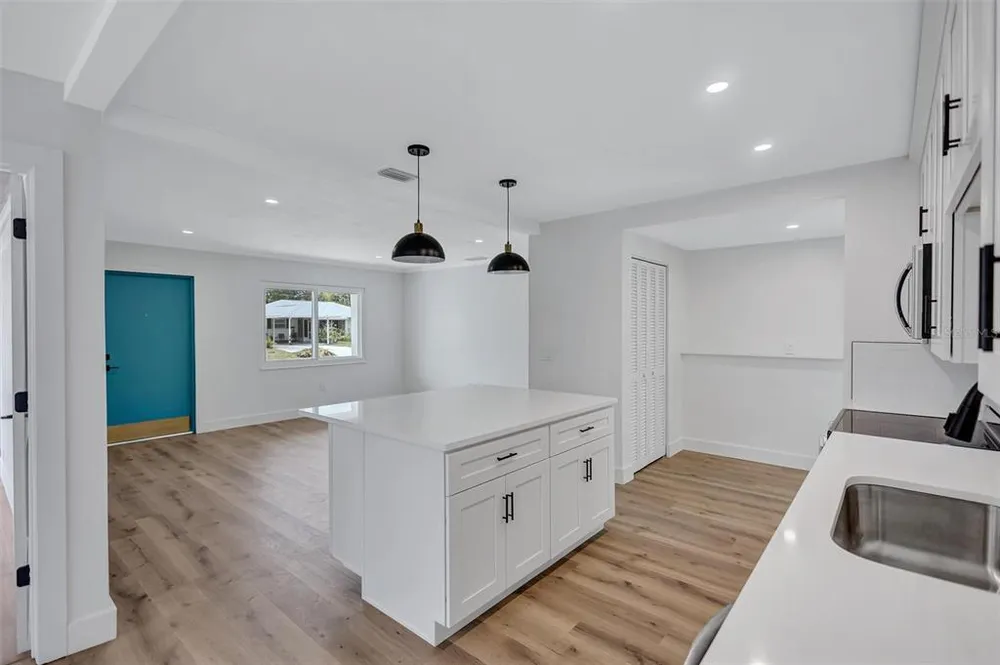 2647 Sydelle St, Sarasota, FL 34237-6305