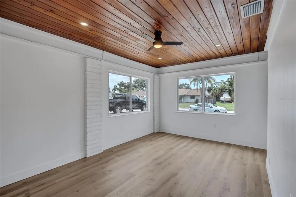 2647 Sydelle St, Sarasota, FL 34237-6305