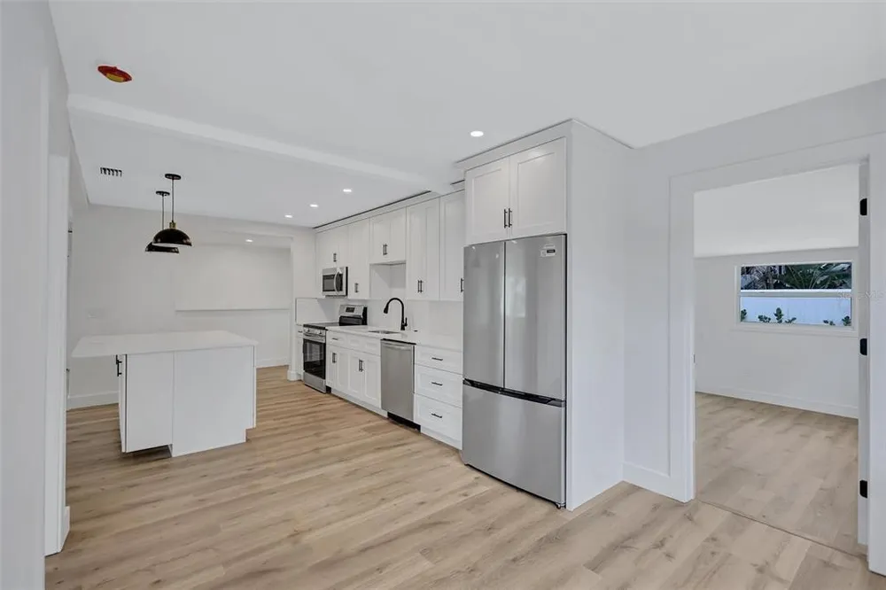 2647 Sydelle St, Sarasota, FL 34237-6305