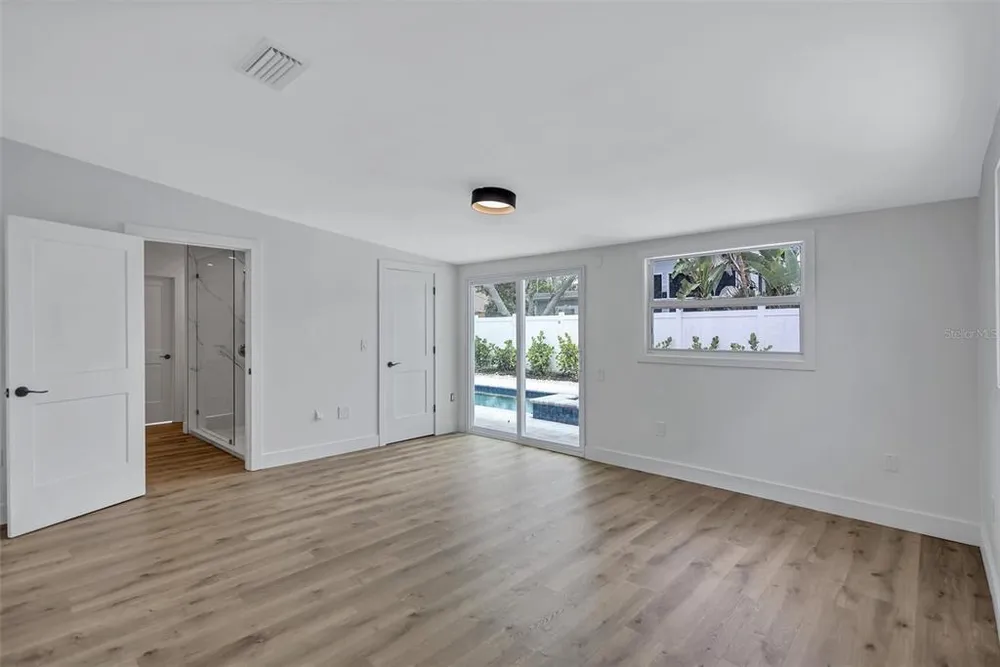 2647 Sydelle St, Sarasota, FL 34237-6305