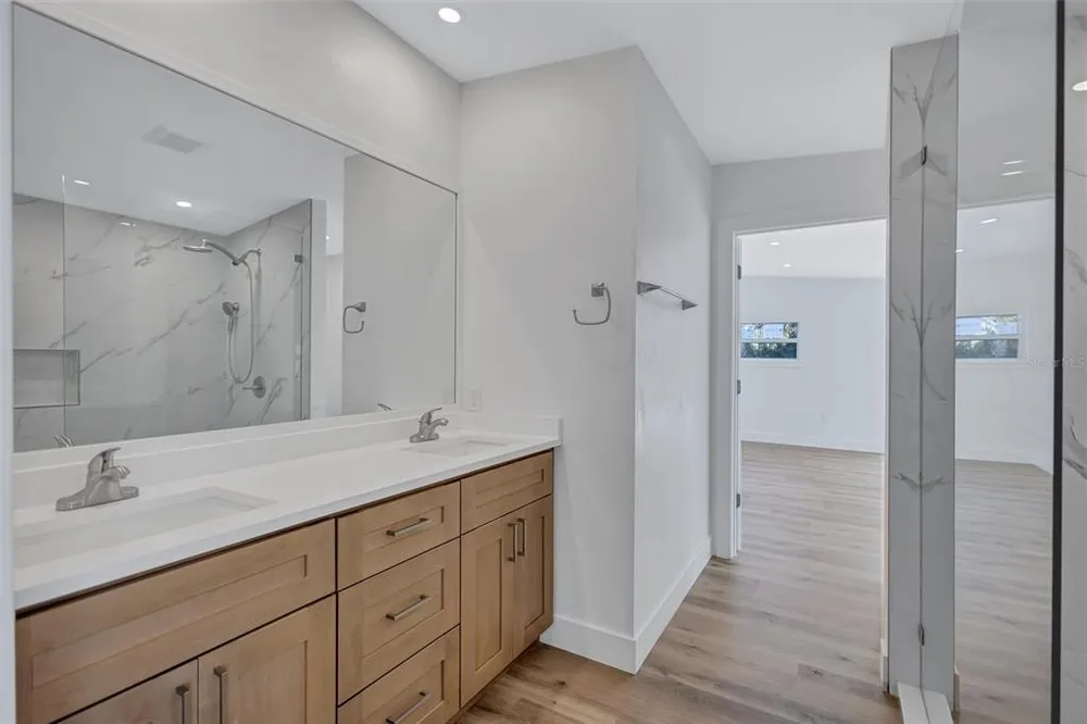 2647 Sydelle St, Sarasota, FL 34237-6305