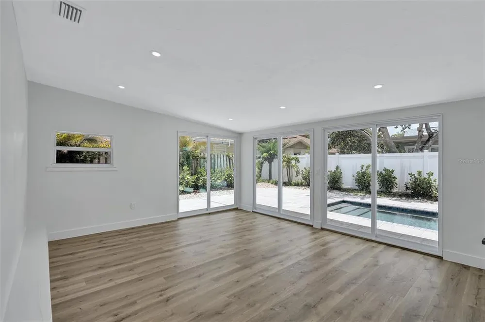 2647 Sydelle St, Sarasota, FL 34237-6305