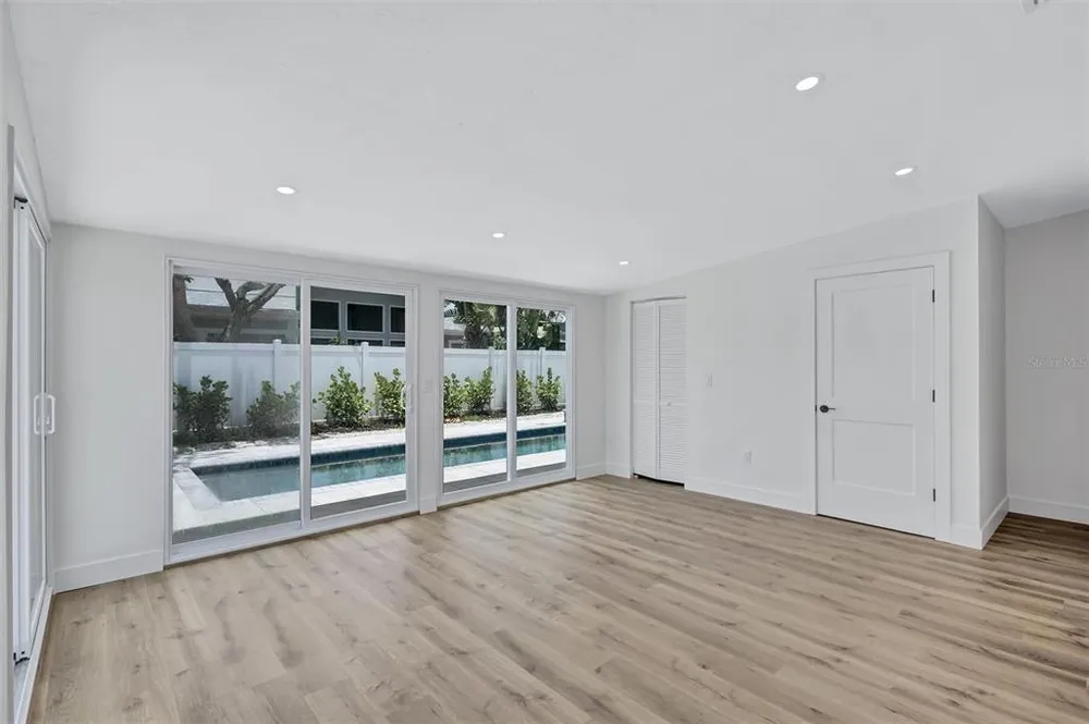 2647 Sydelle St, Sarasota, FL 34237-6305