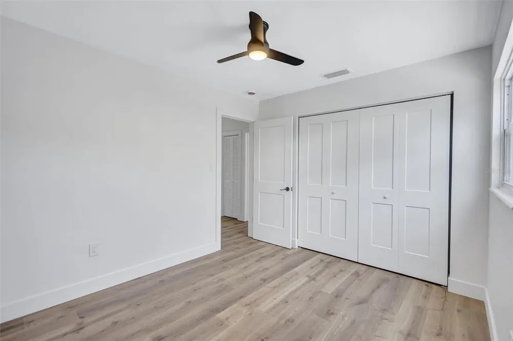 2647 Sydelle St, Sarasota, FL 34237-6305