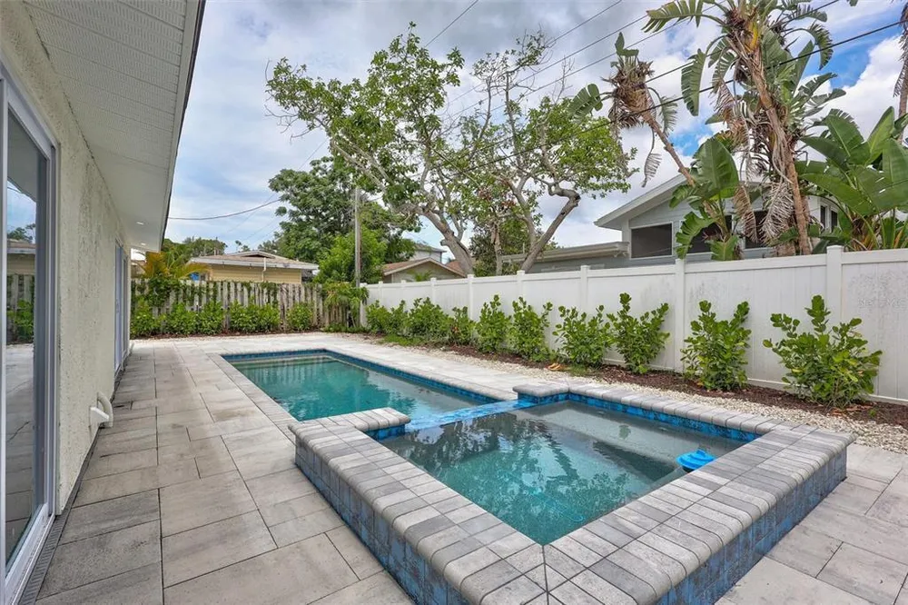 2647 Sydelle St, Sarasota, FL 34237-6305