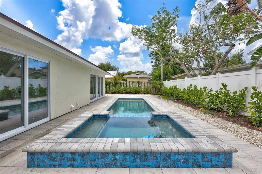 2647 Sydelle St, Sarasota, FL 34237-6305