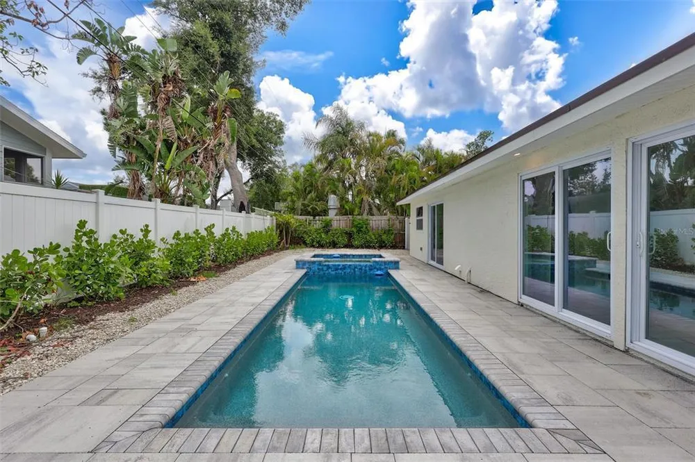 2647 Sydelle St, Sarasota, FL 34237-6305