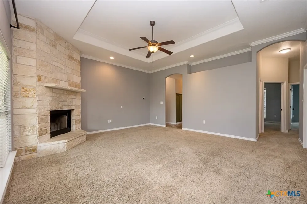 706 Cosper Creek Dr, Killeen, TX 76542