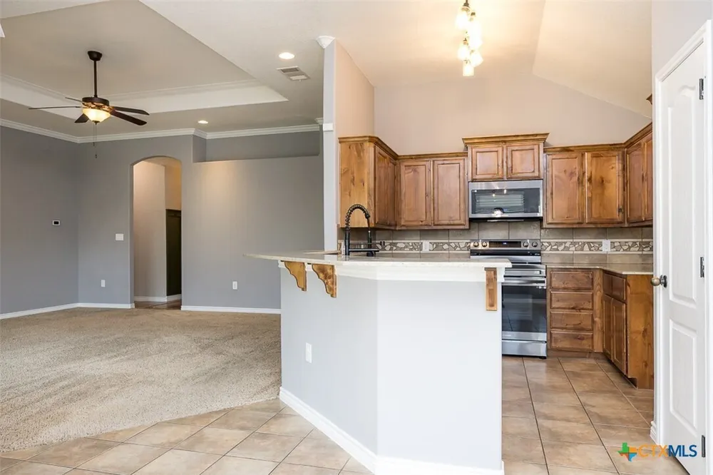 706 Cosper Creek Dr, Killeen, TX 76542
