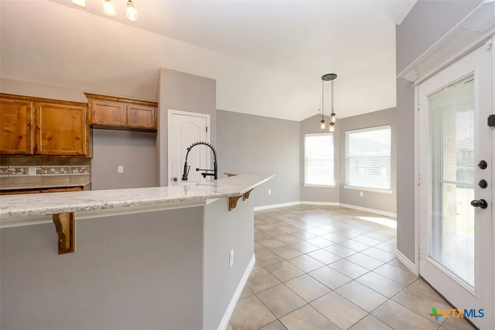 706 Cosper Creek Dr, Killeen, TX 76542