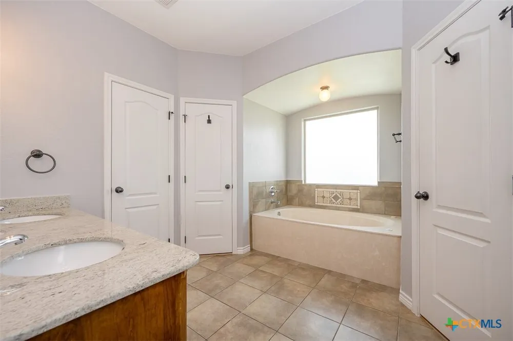 706 Cosper Creek Dr, Killeen, TX 76542