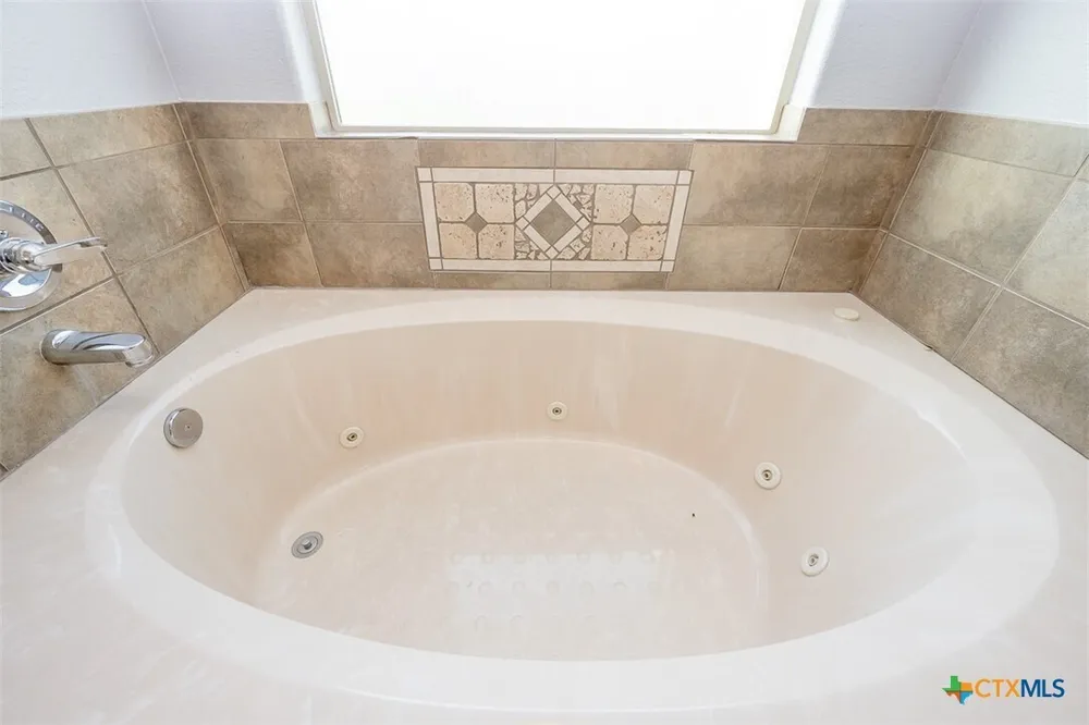 706 Cosper Creek Dr, Killeen, TX 76542