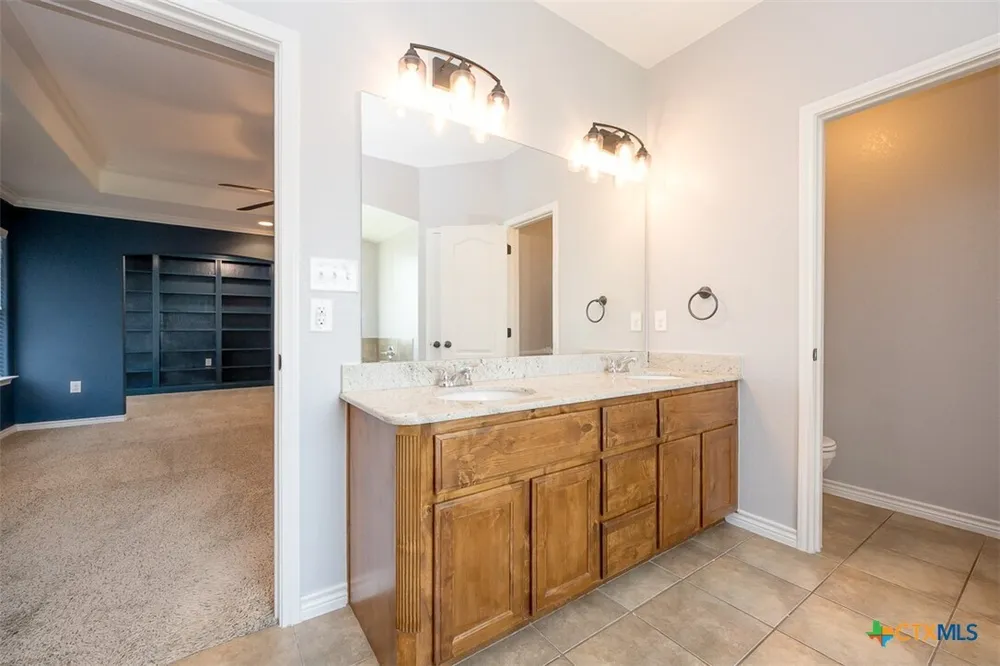 706 Cosper Creek Dr, Killeen, TX 76542