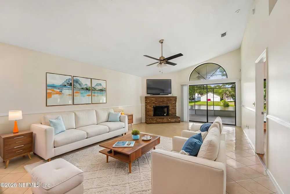 2840 Lantana Lakes Dr E, Jacksonville, FL 32246