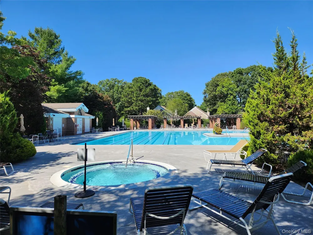 544 Leisure Dr, Ridge, NY 11961