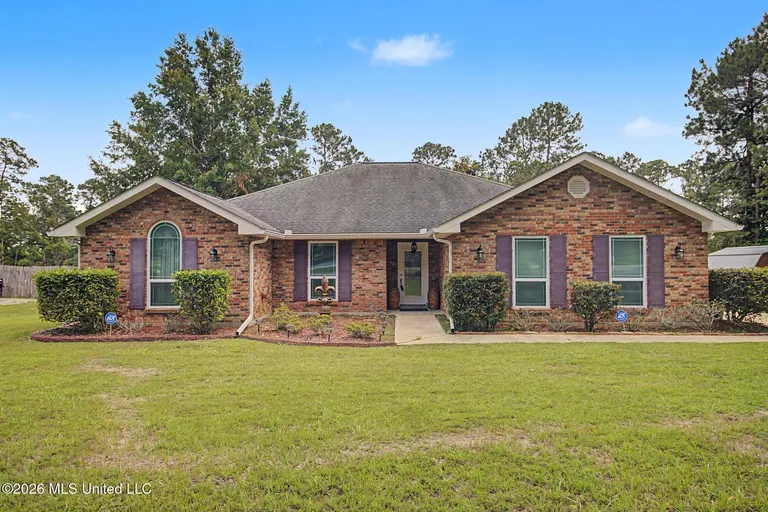 5624 Aila St, Diamondhead, MS 39525