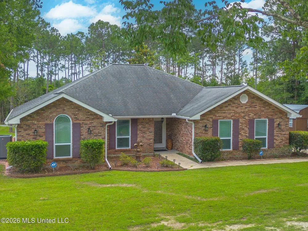 5624 Aila St, Diamondhead, MS 39525