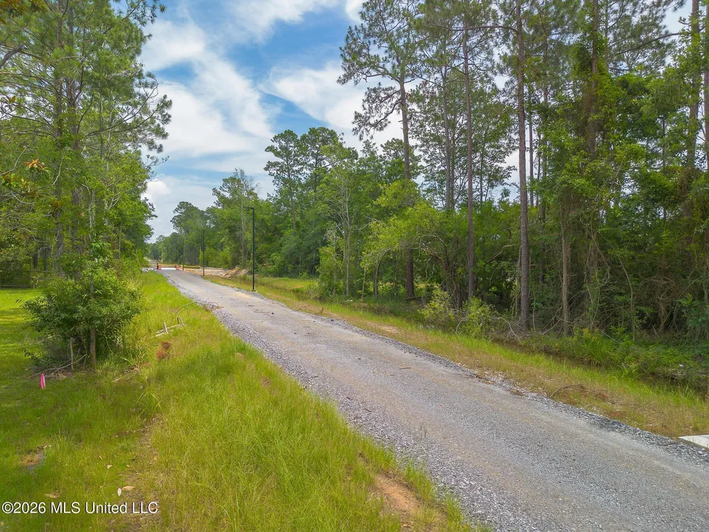 5624 Aila St, Diamondhead, MS 39525