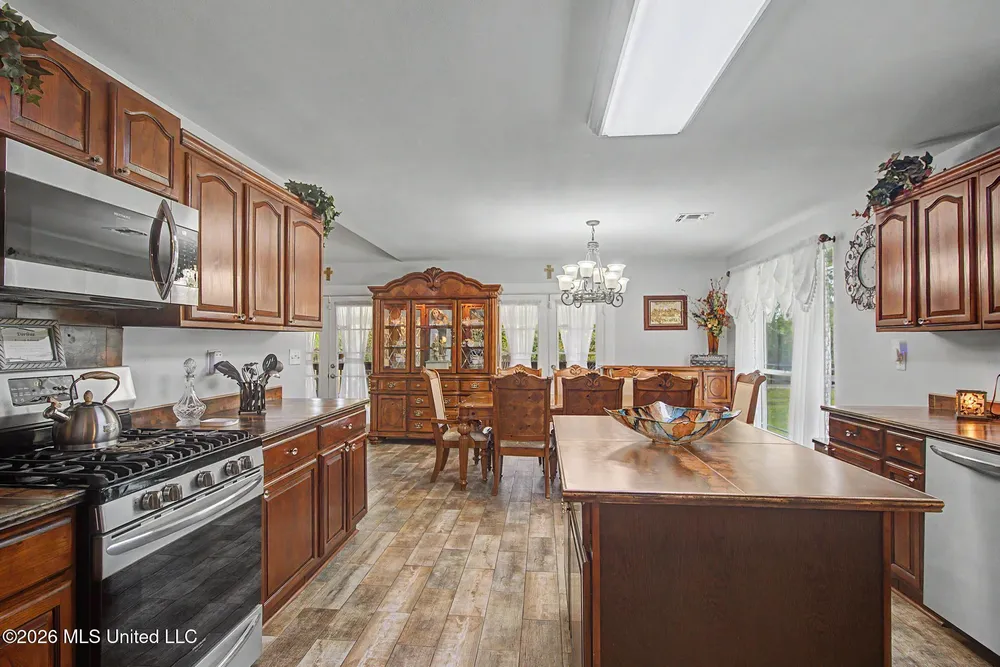 5624 Aila St, Diamondhead, MS 39525