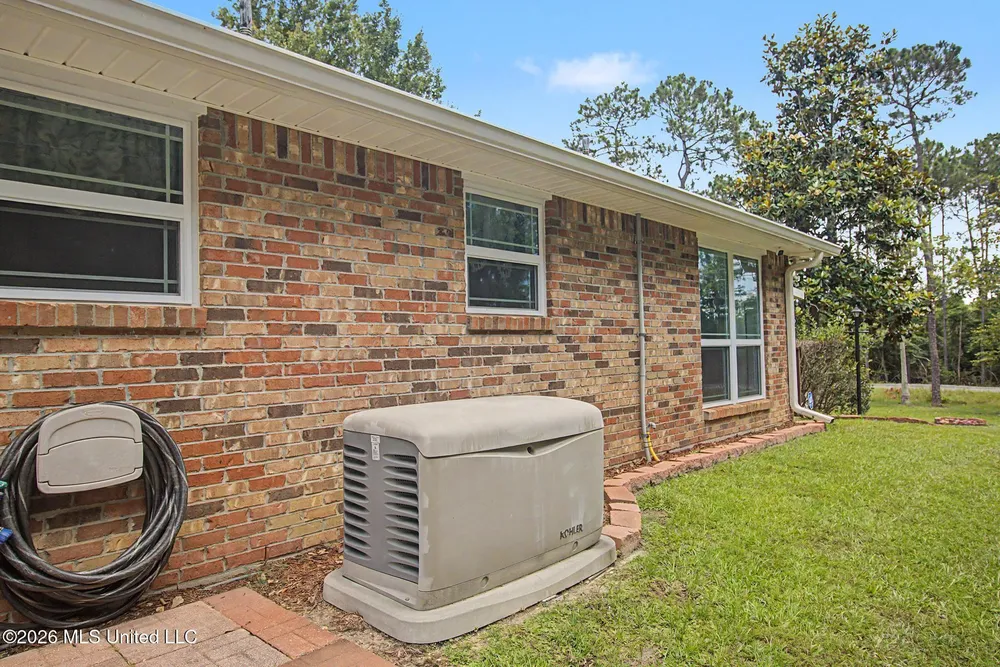 5624 Aila St, Diamondhead, MS 39525