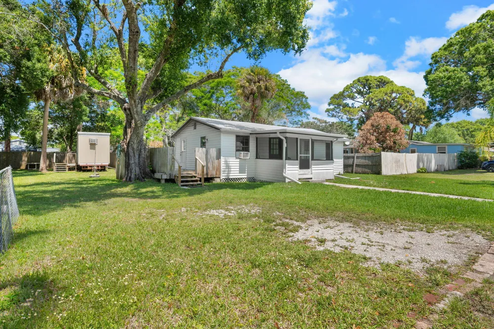 390 Baysinger Ave, Fort Pierce, FL 34982