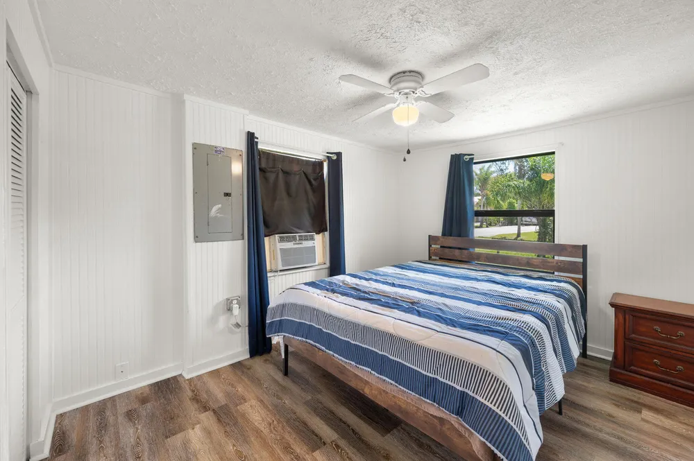 390 Baysinger Ave, Fort Pierce, FL 34982