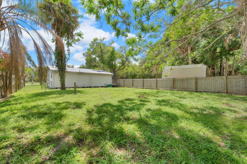 390 Baysinger Ave, Fort Pierce, FL 34982