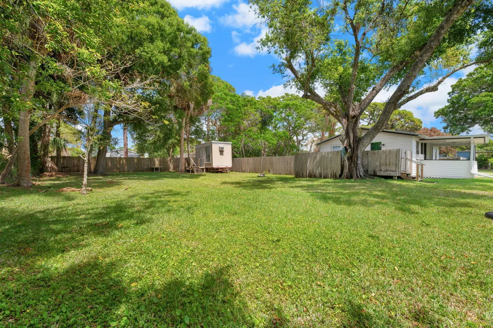 390 Baysinger Ave, Fort Pierce, FL 34982