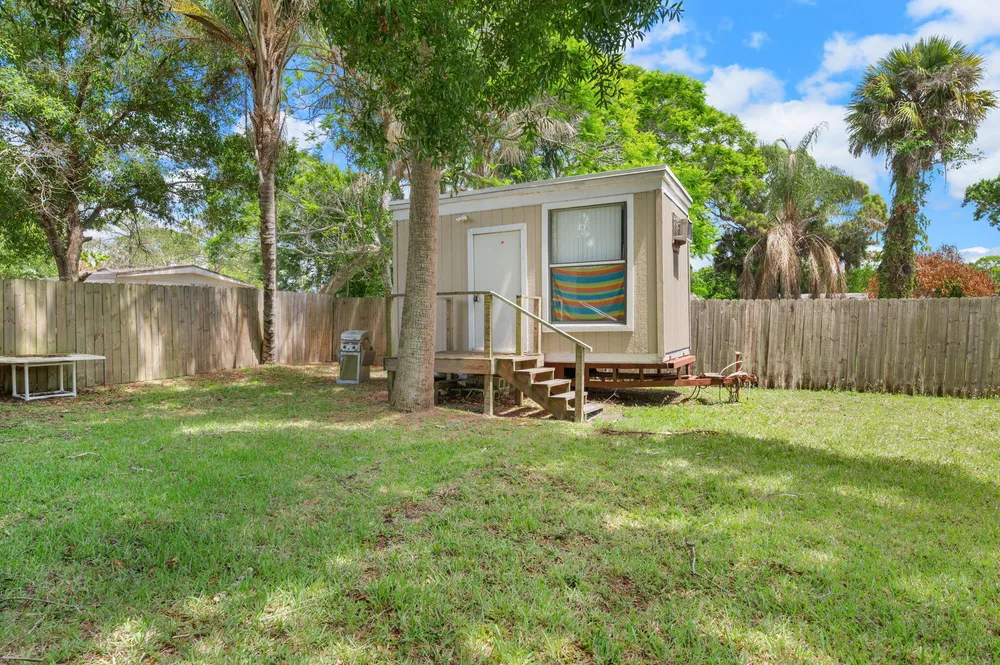 390 Baysinger Ave, Fort Pierce, FL 34982