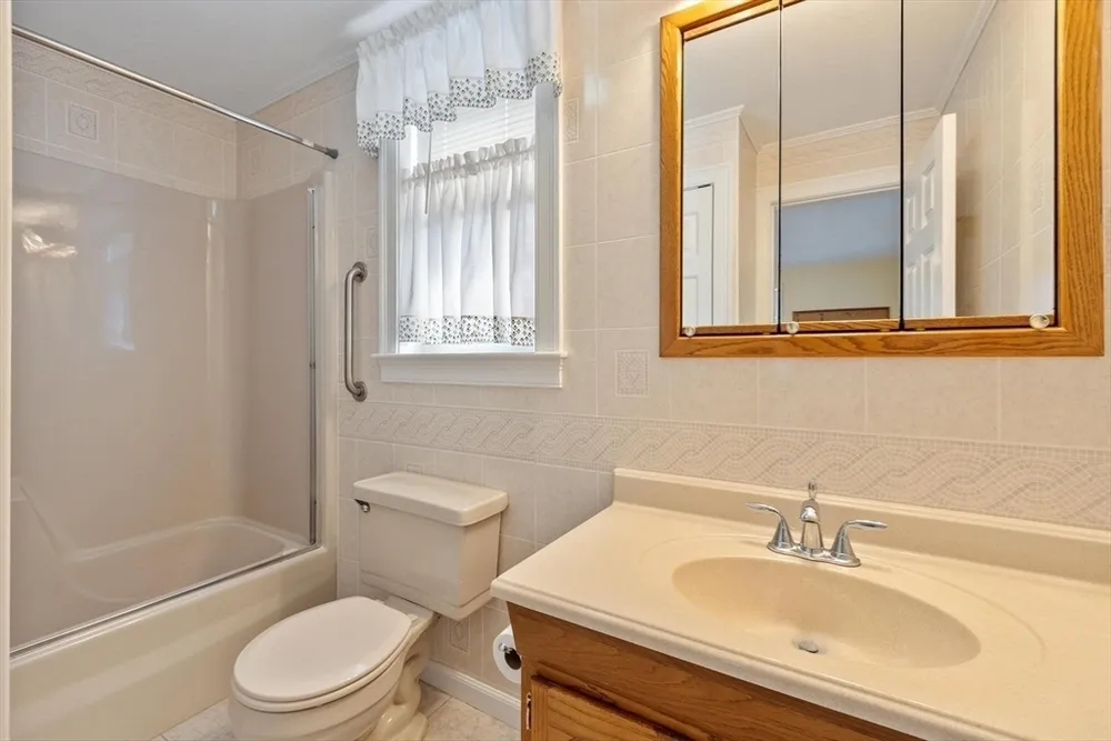 156 Gershom Ave, Lowell, MA 01854