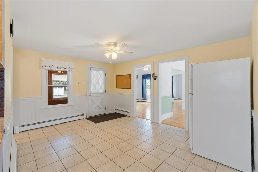 156 Gershom Ave, Lowell, MA 01854