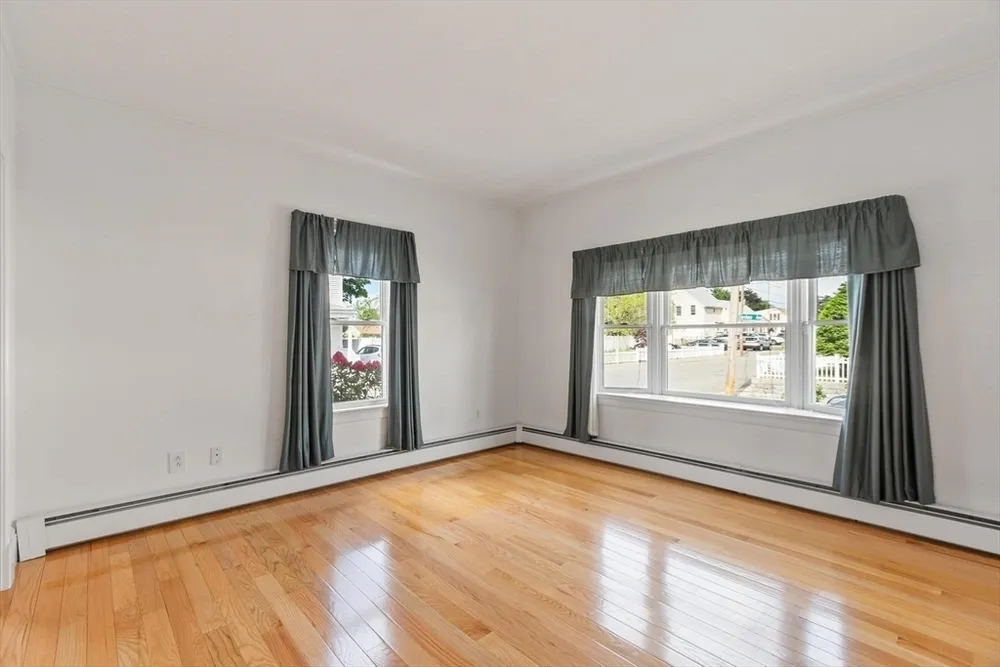 156 Gershom Ave, Lowell, MA 01854