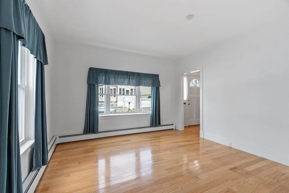 156 Gershom Ave, Lowell, MA 01854