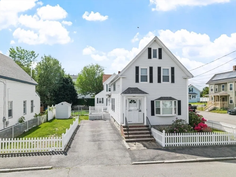 156 Gershom Ave, Lowell, MA 01854