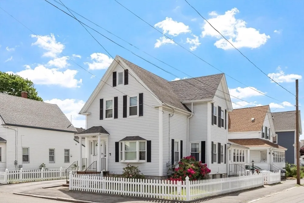 156 Gershom Ave, Lowell, MA 01854