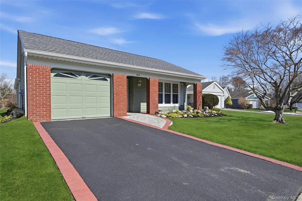 506 Lancaster Ct, Ridge, NY 11961
