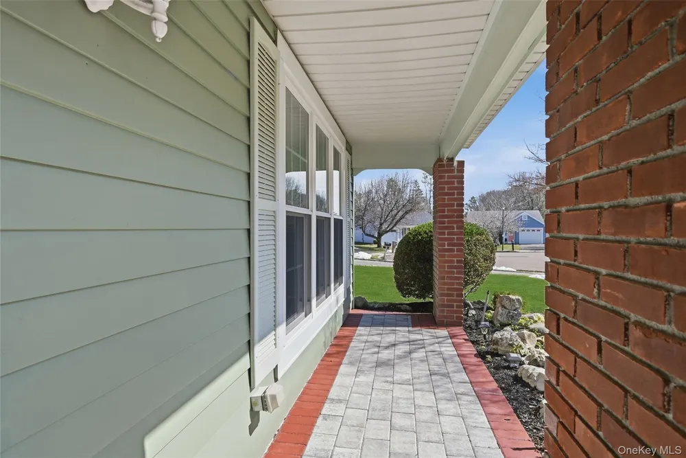 506 Lancaster Ct, Ridge, NY 11961