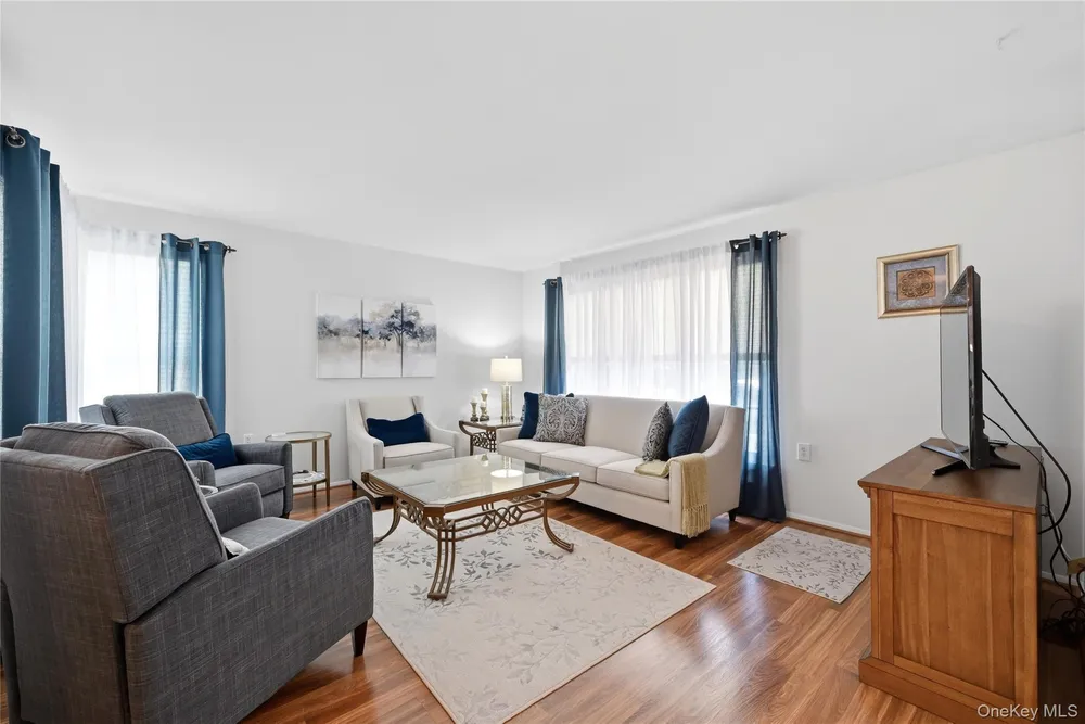 506 Lancaster Ct, Ridge, NY 11961