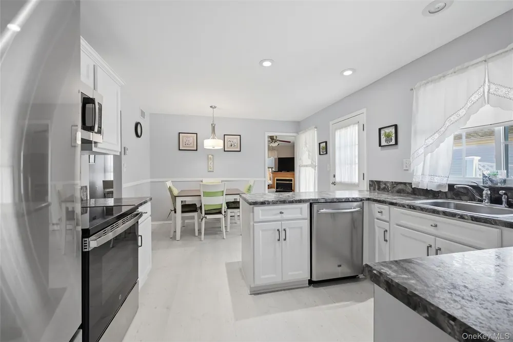 506 Lancaster Ct, Ridge, NY 11961