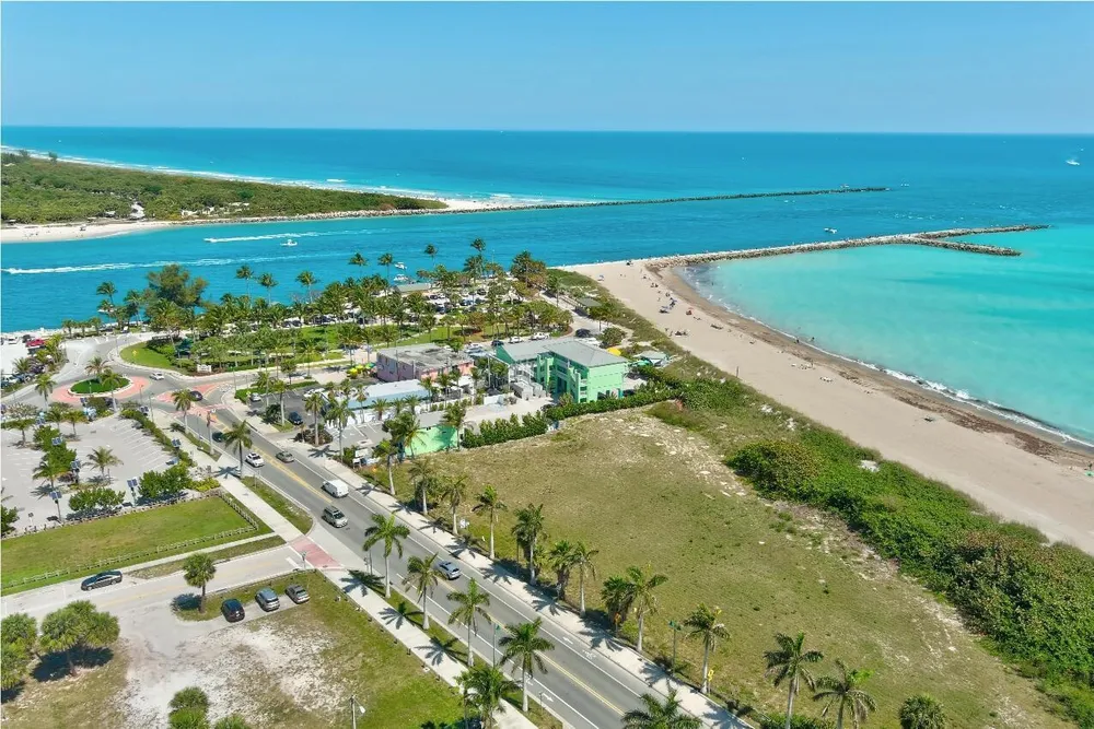 355 S Ocean Dr, Hutchinson Island South, FL 34949
