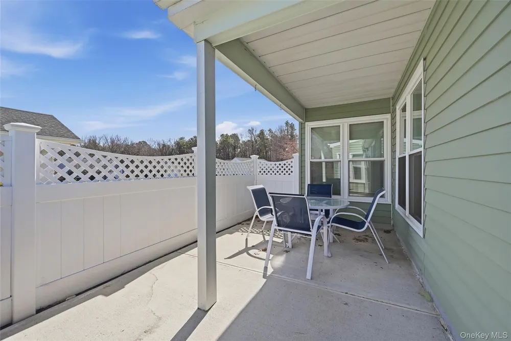 506 Lancaster Ct, Ridge, NY 11961