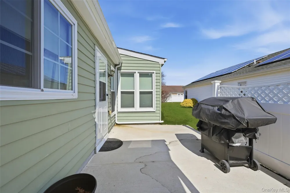 506 Lancaster Ct, Ridge, NY 11961
