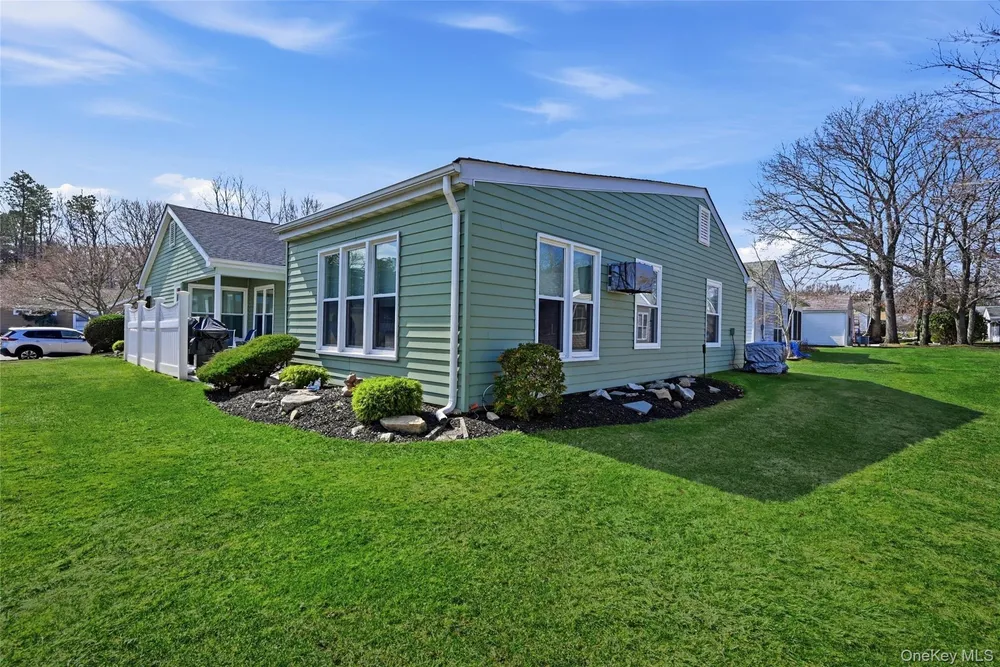 506 Lancaster Ct, Ridge, NY 11961