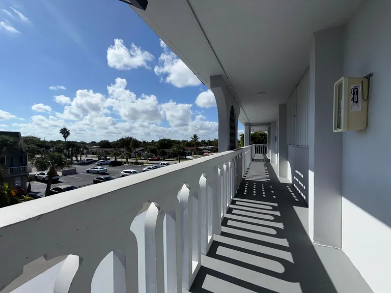 1040 SE 4th Ave, Deerfield Beach, FL 33441
