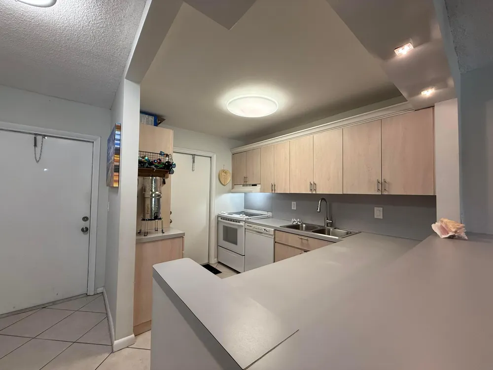 1040 SE 4th Ave, Deerfield Beach, FL 33441