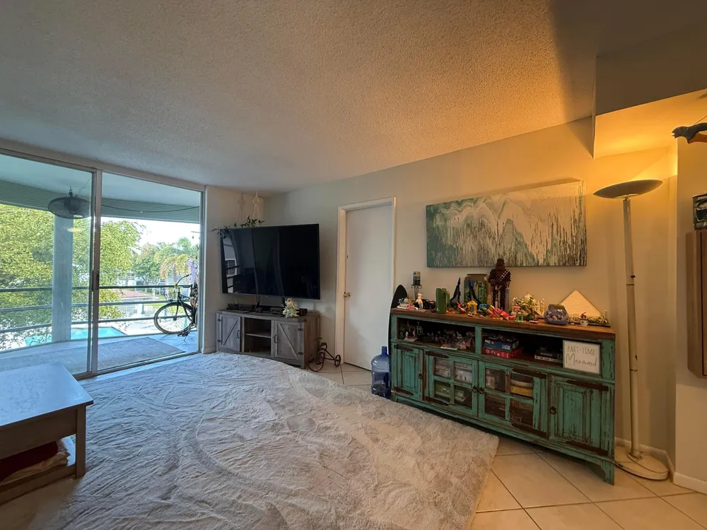 1040 SE 4th Ave, Deerfield Beach, FL 33441