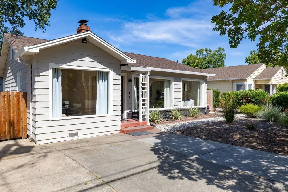 2211 Humboldt St, Santa Rosa, CA 95404